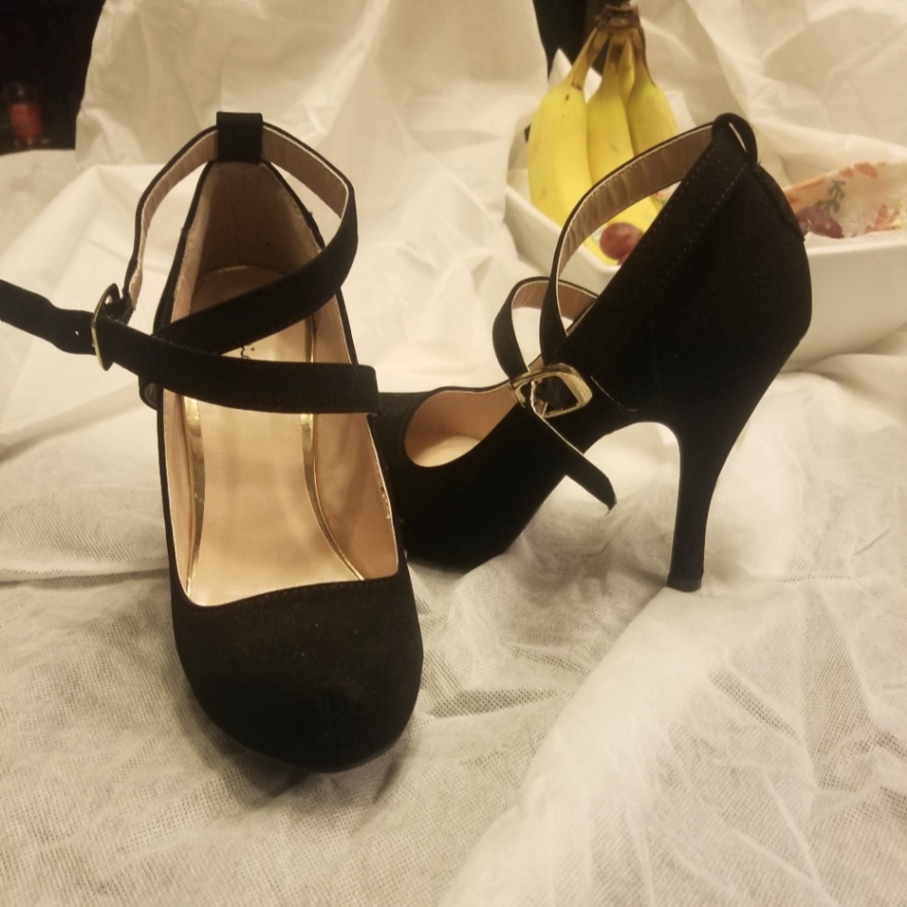 Qupid Black Suede Ankle Strapped Heels